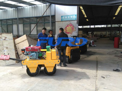 福瑞得機械手扶雙輪壓路機，二次結(jié)構(gòu)澆筑泵及時包貨